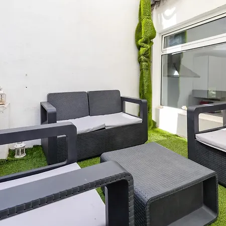 Baron Reina Apartment *